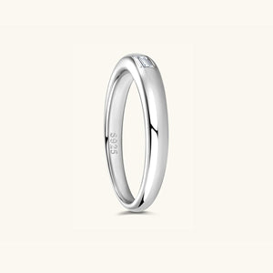 a white gold wedding ring with a diamond in the center