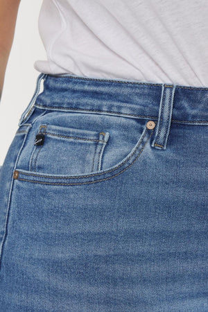 a close up of a person wearing a pair of jeans