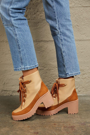 East Lion Color Block Lug Women's Lace Up Booties - MXSTUDIO.COM