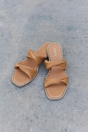 Qupid Twisted Double Strap Womens Flat Sandals - MXSTUDIO.COM