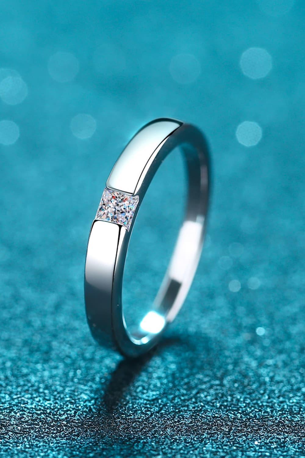 Radiating Brilliance Inlaid Square Moissanite Ring - MXSTUDIO.COM