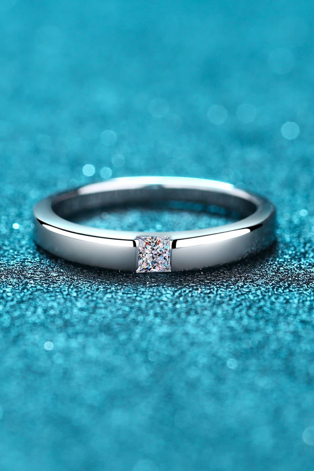 Radiating Brilliance Inlaid Square Moissanite Ring - MXSTUDIO.COM