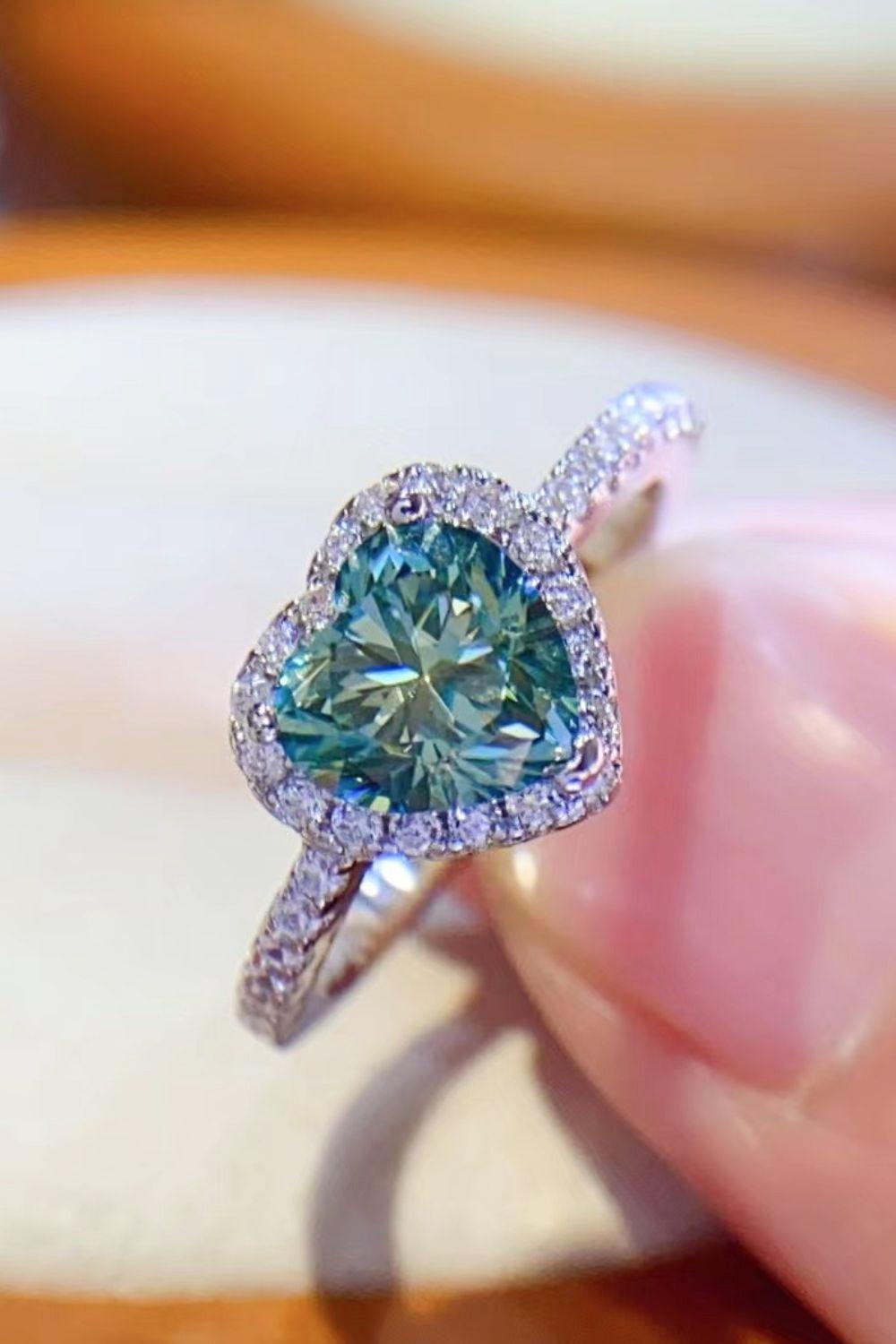 Renowned Platinum-Plated 1-Carat Moissanite Heart Ring - MXSTUDIO.COM