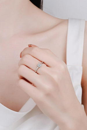 Sensational Sterling Silver Moissanite Solitaire Ring - MXSTUDIO.COM