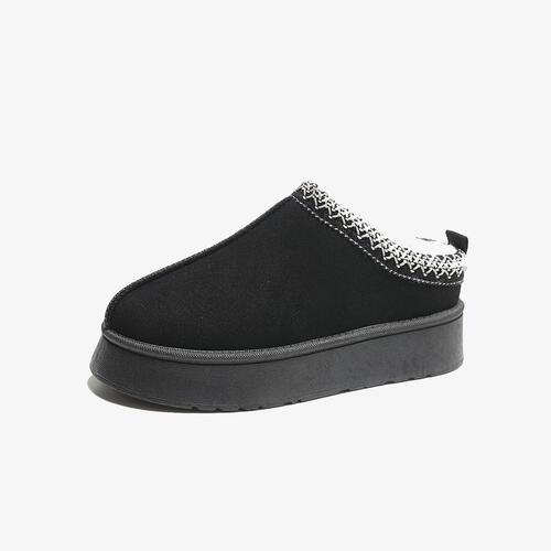 a pair of black slippers with a black bottom