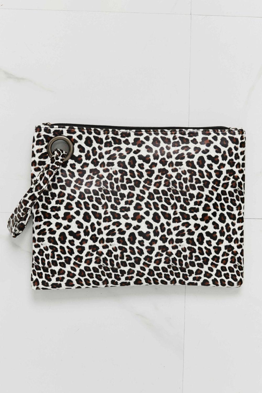 Versatile Wristlet With Eye-Catching Animal Print - MXSTUDIO.COM