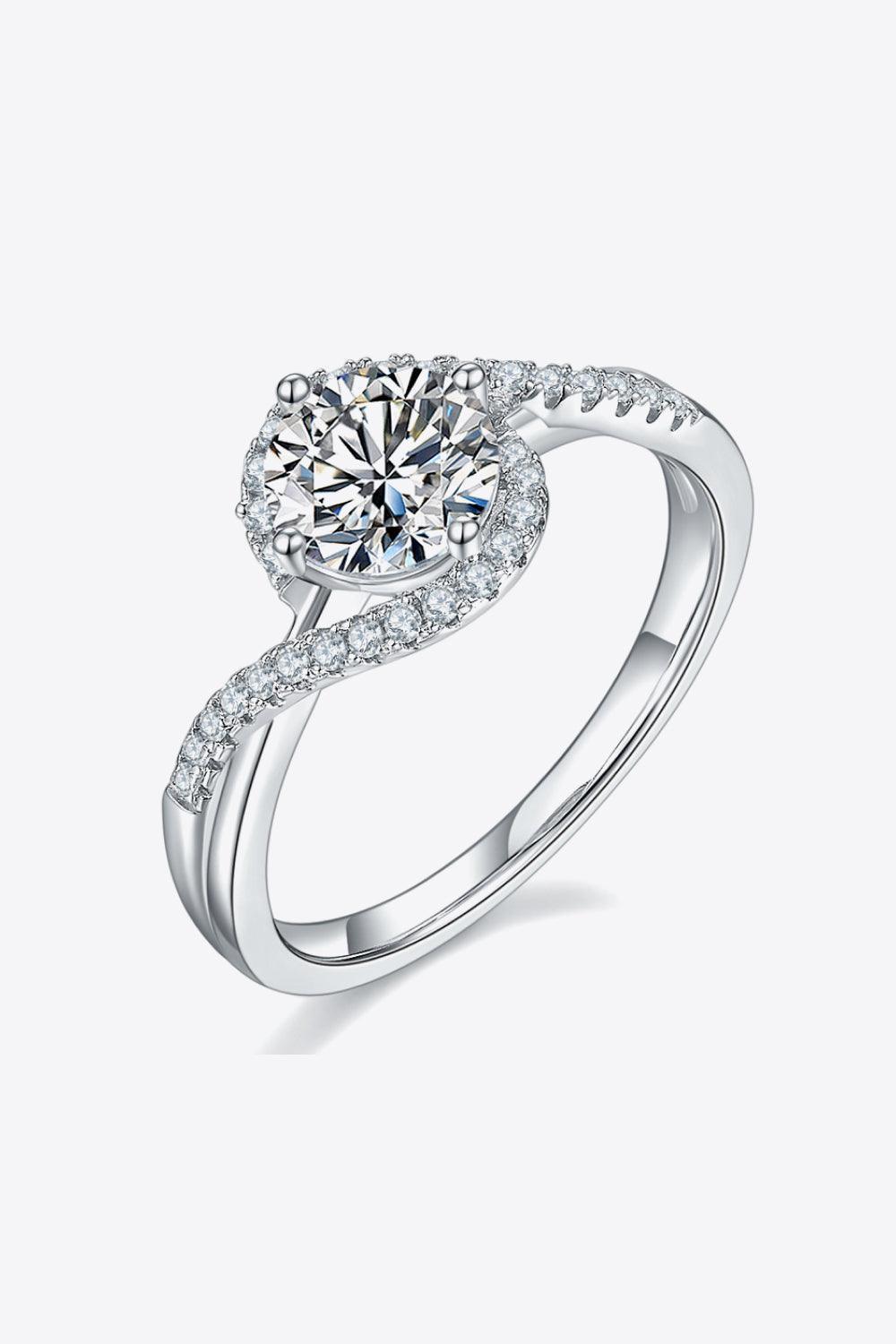 Winning Side Crisscross Band 1 Carat Moissanite Ring - MXSTUDIO.COM