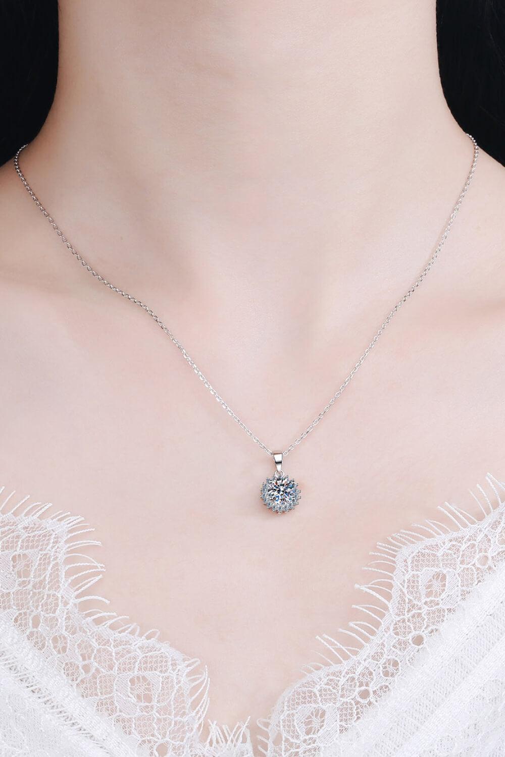 1 Carat Moissanite Sparkling Pendant Necklace - MXSTUDIO.COM