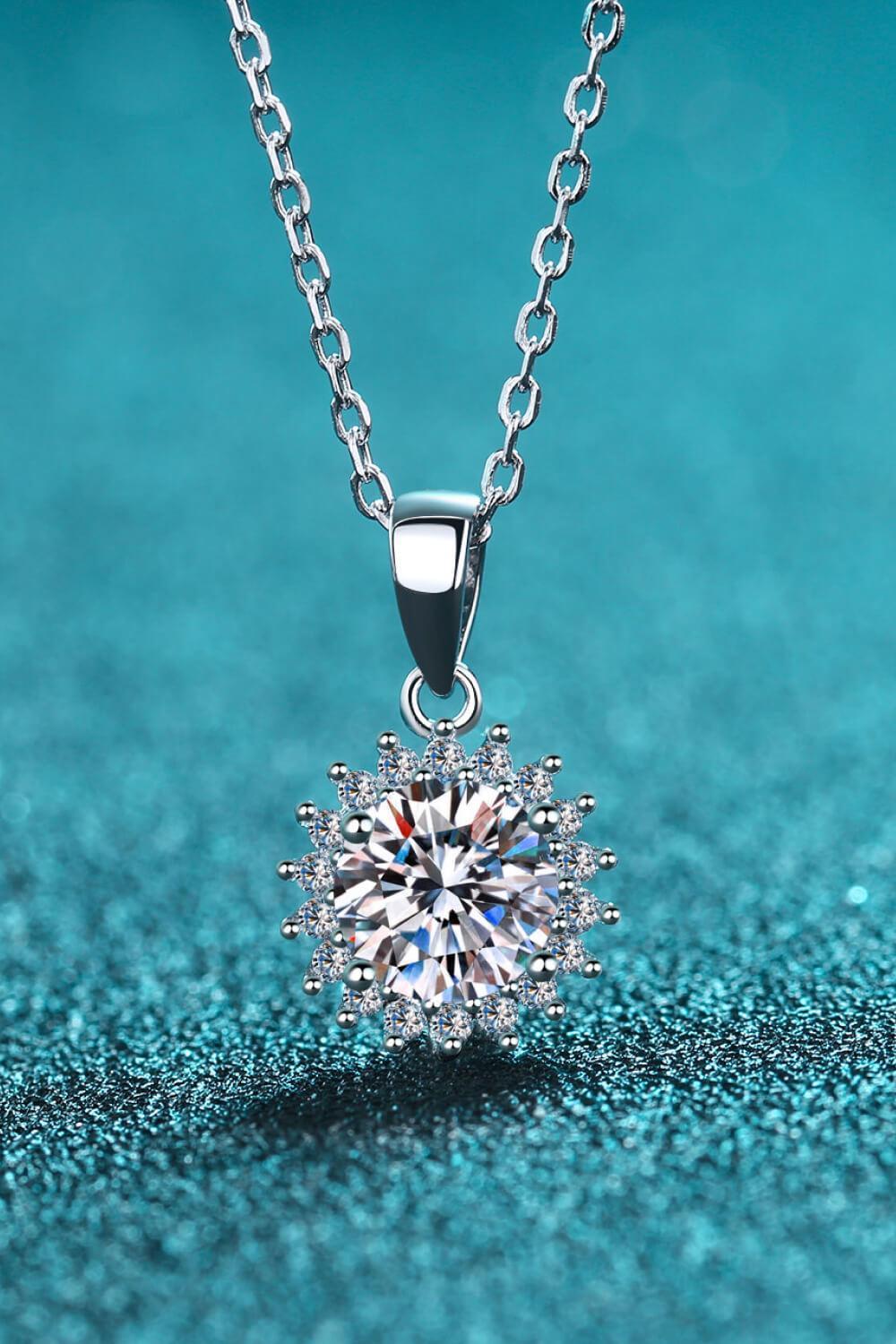 1 Carat Moissanite Sparkling Pendant Necklace - MXSTUDIO.COM