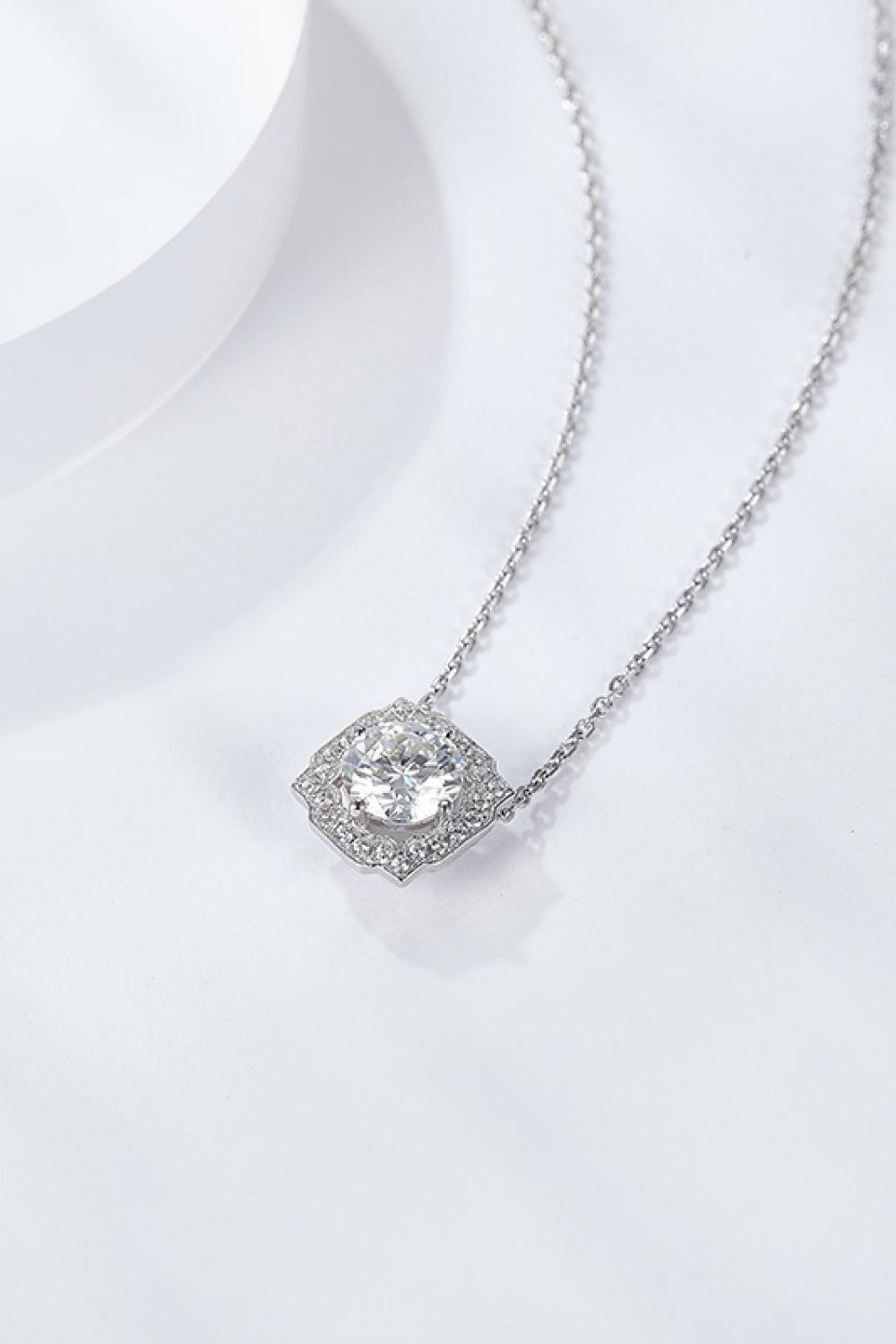 Beautify Flower Pendant Moissanite Necklace Womens - MXSTUDIO.COM