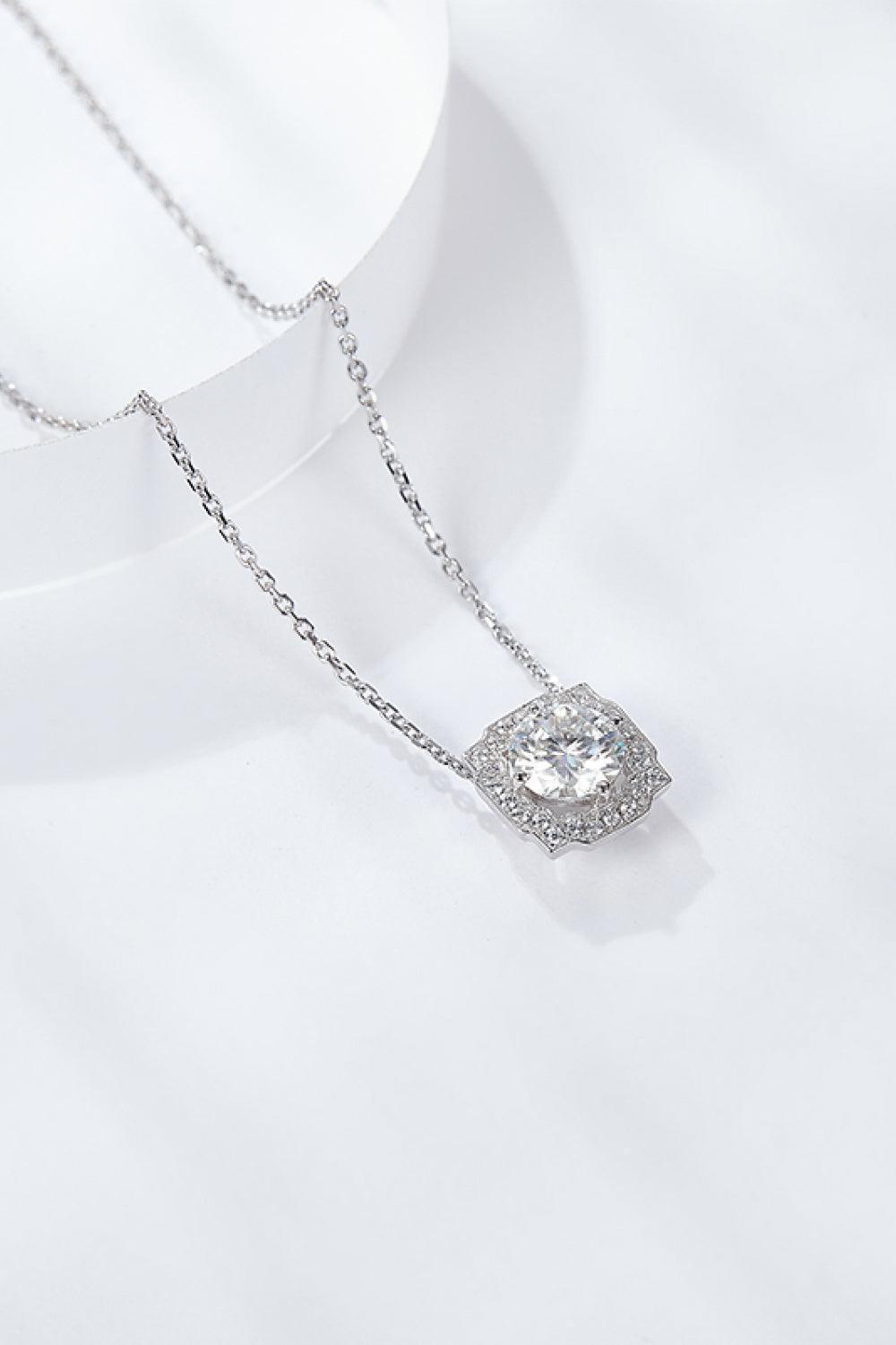 Beautify Flower Pendant Moissanite Necklace Womens - MXSTUDIO.COM