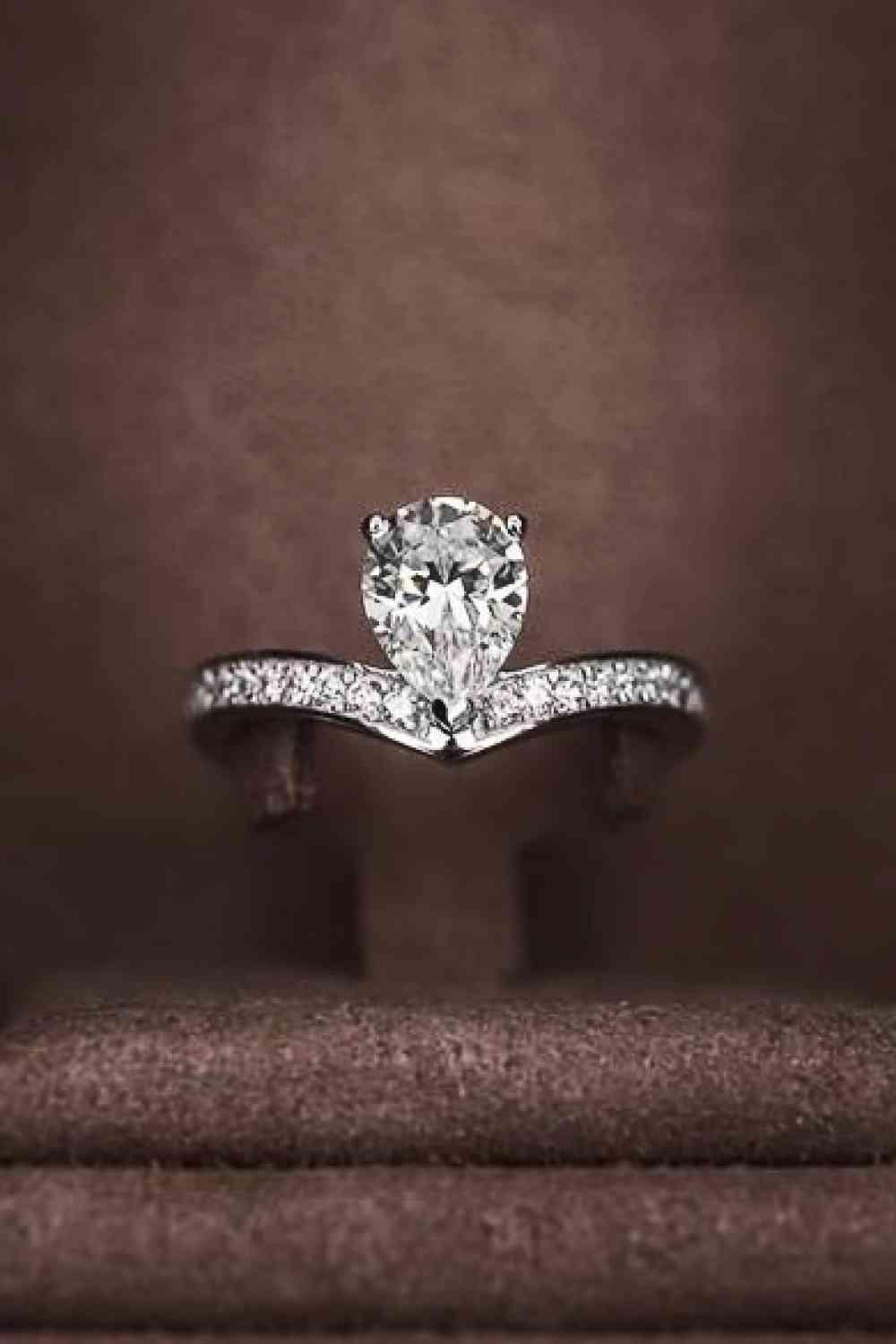 a engagement ring with a diamond in the center