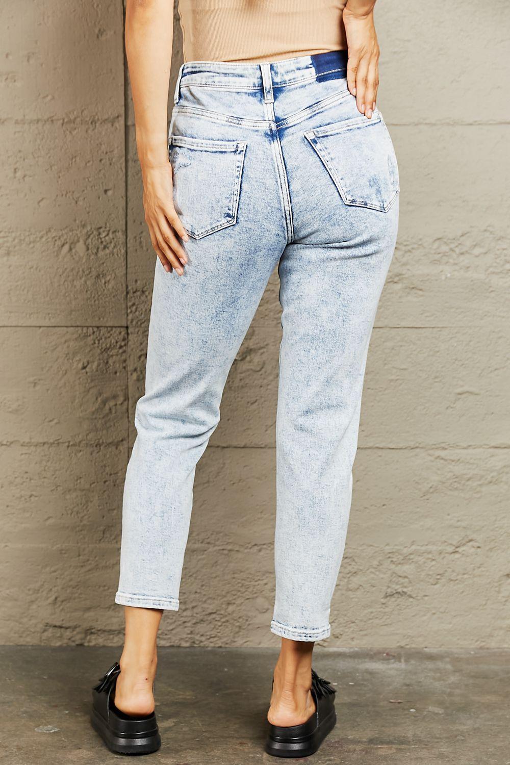 Casual Days Must-Have Light Wash Cropped Jeans - MXSTUDIO.COM