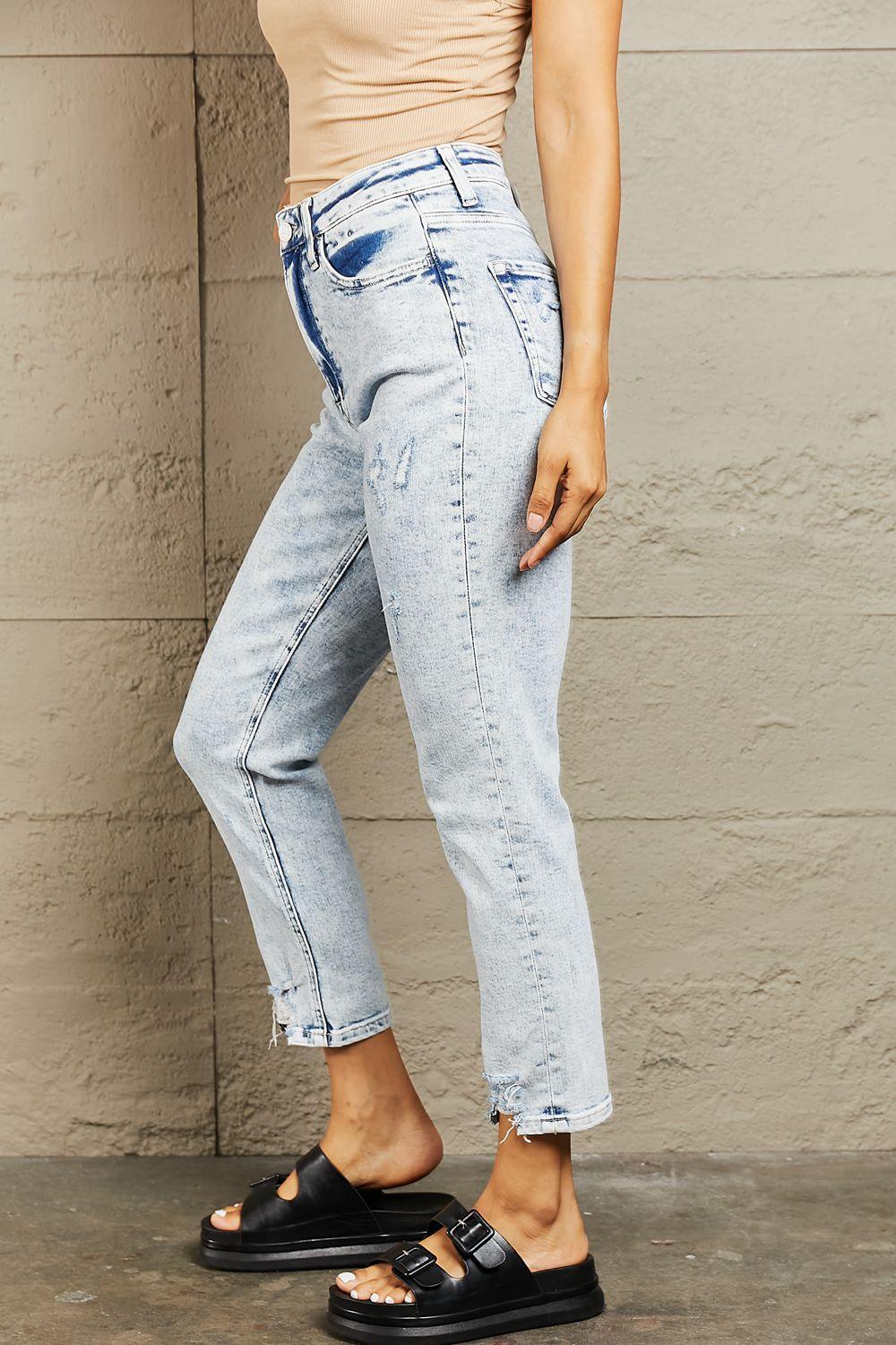 Casual Days Must-Have Light Wash Cropped Jeans - MXSTUDIO.COM