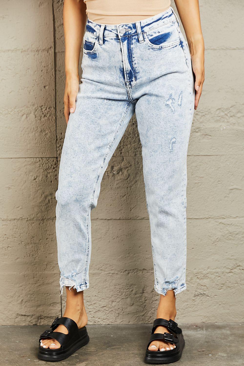 Casual Days Must-Have Light Wash Cropped Jeans - MXSTUDIO.COM