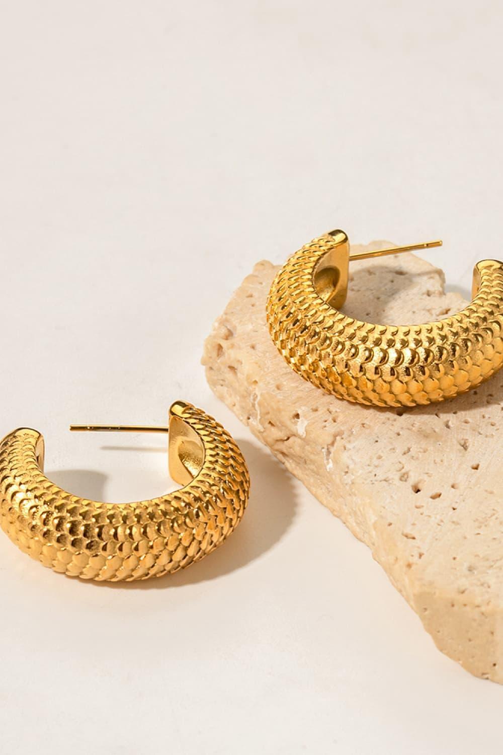 Comely C-Hoop Scale Patterned Stainless Steel Earrings - MXSTUDIO.COM