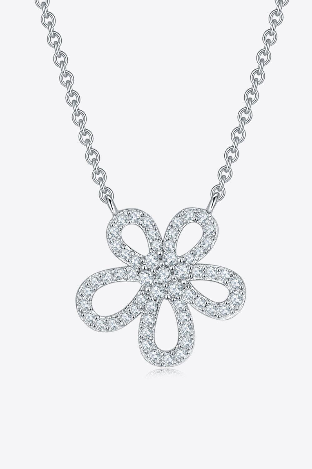 Delightful Flower Shape Pendant Moissanite Necklace - MXSTUDIO.COM