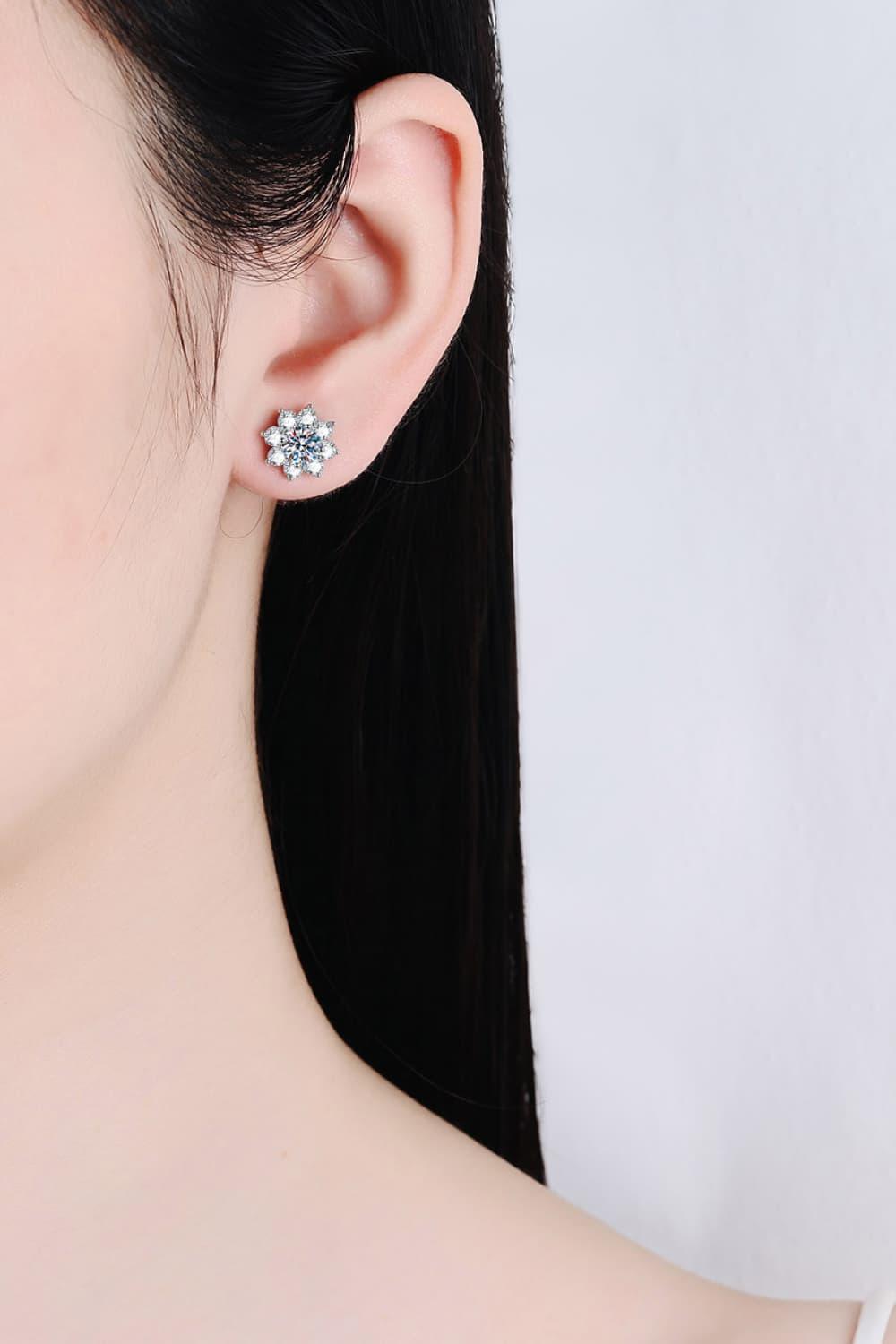 Eight Leaf Sterling Silver 1 Carat Moissanite Stud Earrings - MXSTUDIO.COM