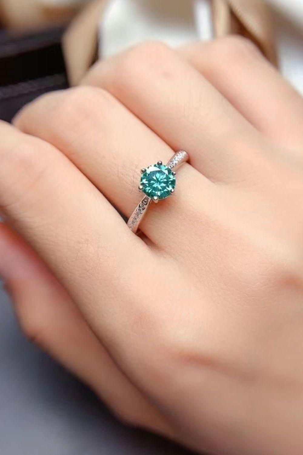 Exquisite 2 Carat Round Cut Green Moissanite Ring - MXSTUDIO.COM