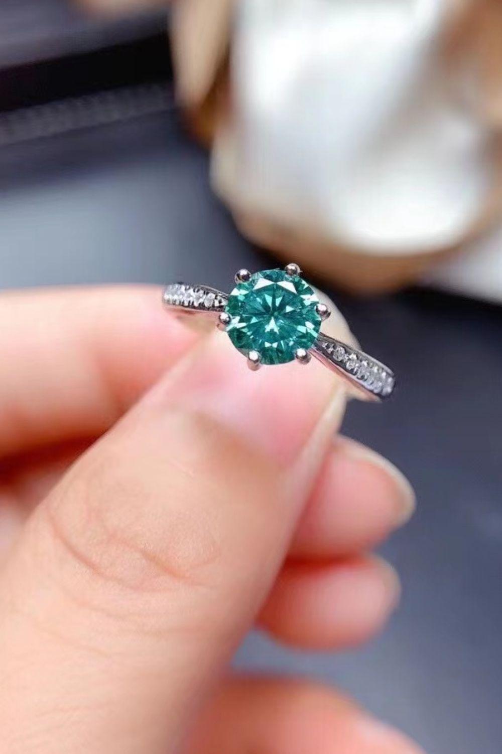 Exquisite 2 Carat Round Cut Green Moissanite Ring - MXSTUDIO.COM