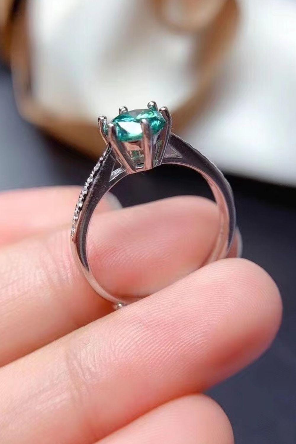 Exquisite 2 Carat Round Cut Green Moissanite Ring - MXSTUDIO.COM