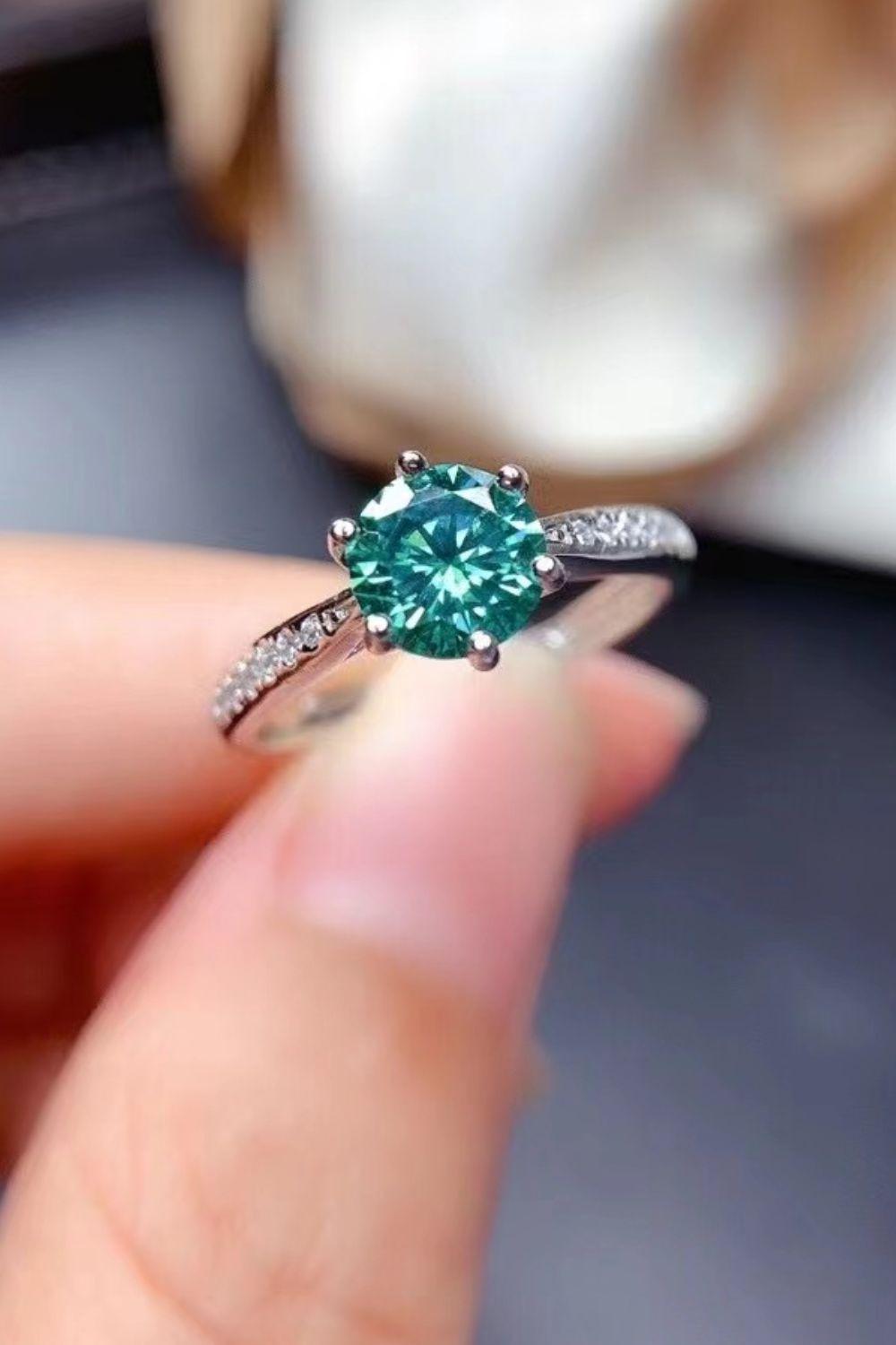 Exquisite 2 Carat Round Cut Green Moissanite Ring - MXSTUDIO.COM