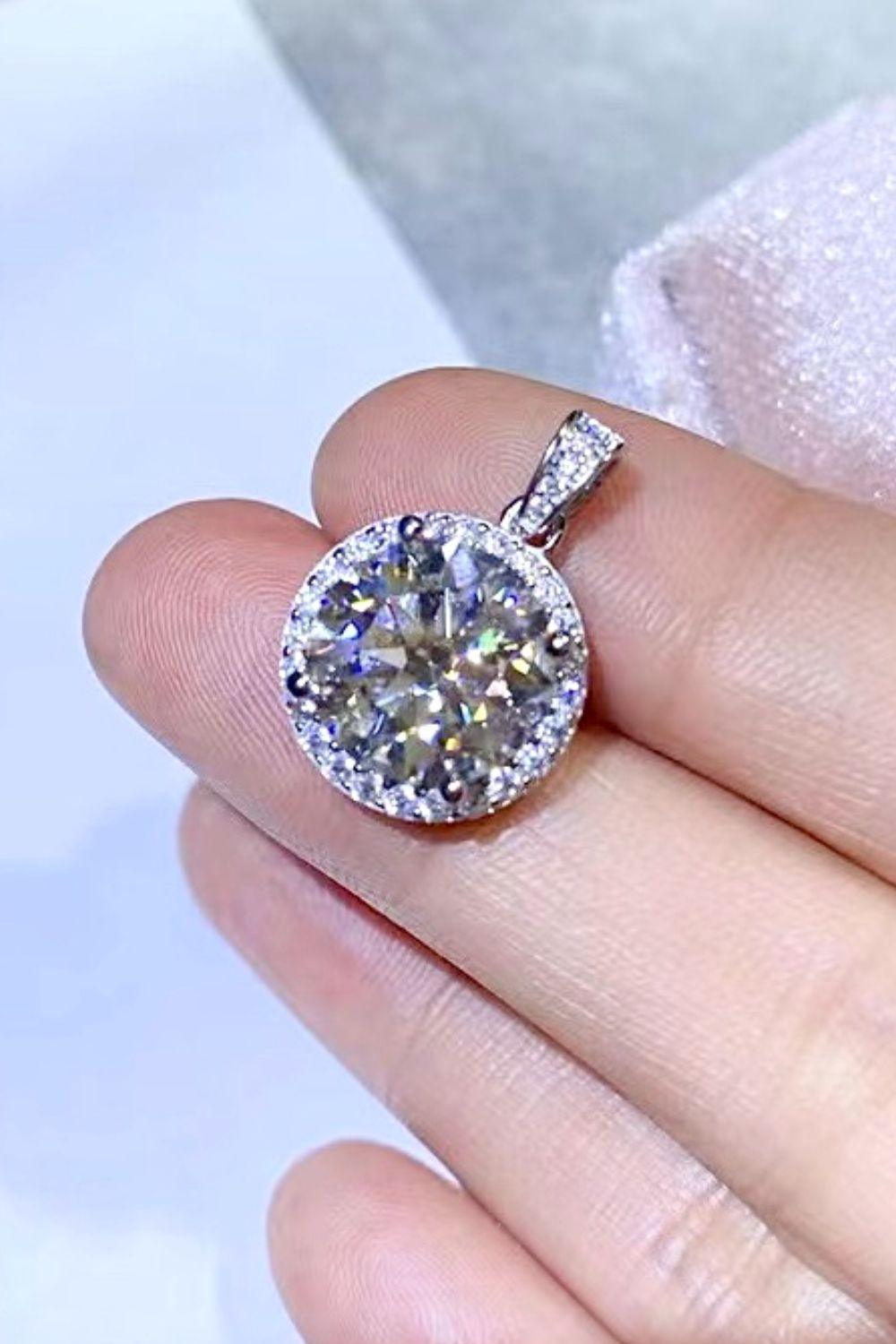 Extravagant Platinum-Plated 10 Carat Moissanite Necklace - MXSTUDIO.COM