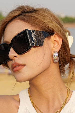 Face Fashion C-Shaped Resin Hoop Earrings - MXSTUDIO.COM