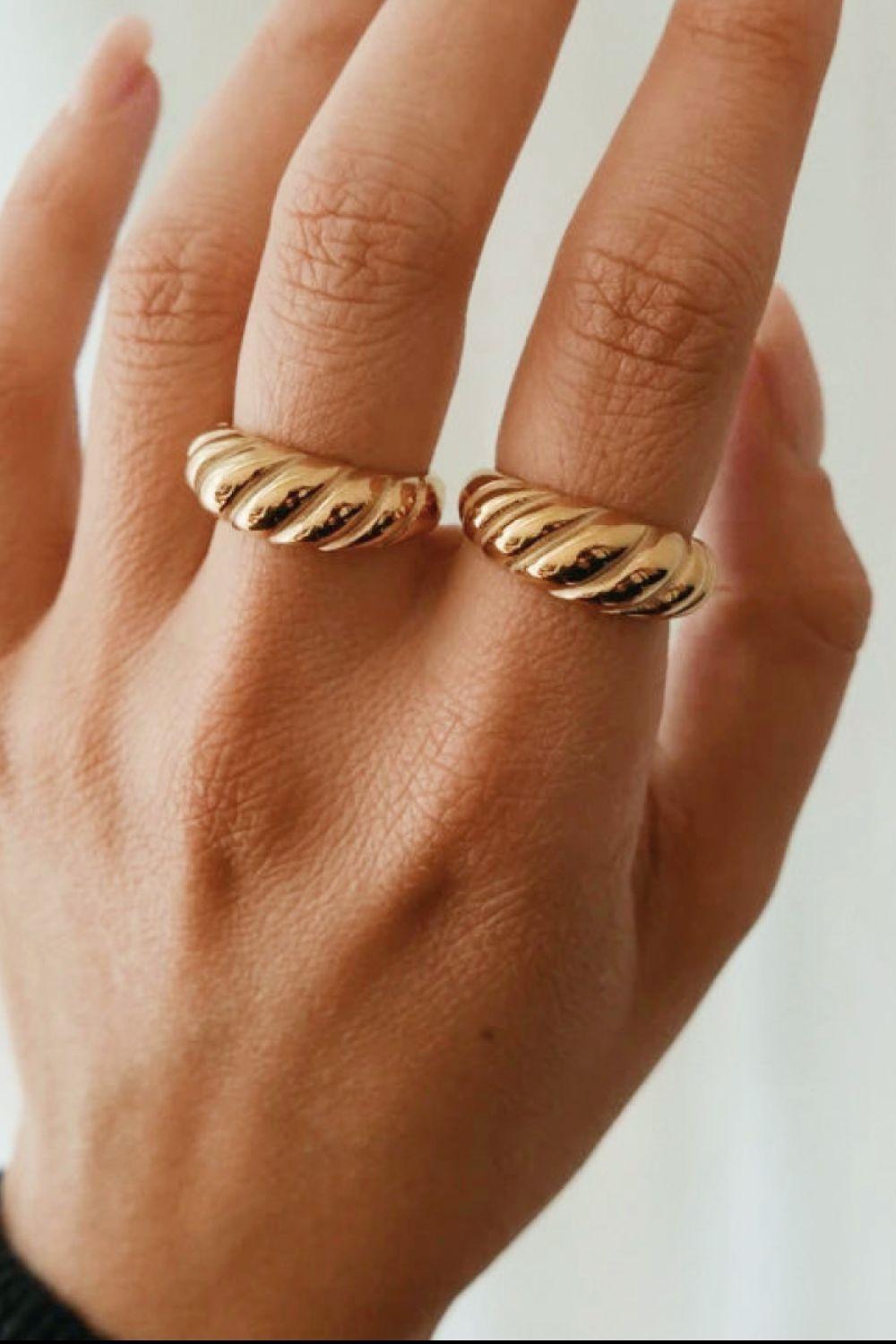 Fashionable Overlapping Style Gold Twist Ring - MXSTUDIO.COM