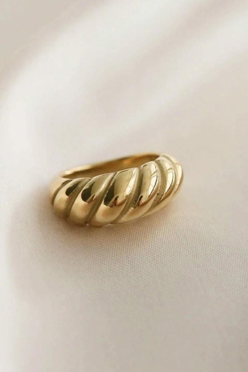 Fashionable Overlapping Style Gold Twist Ring - MXSTUDIO.COM