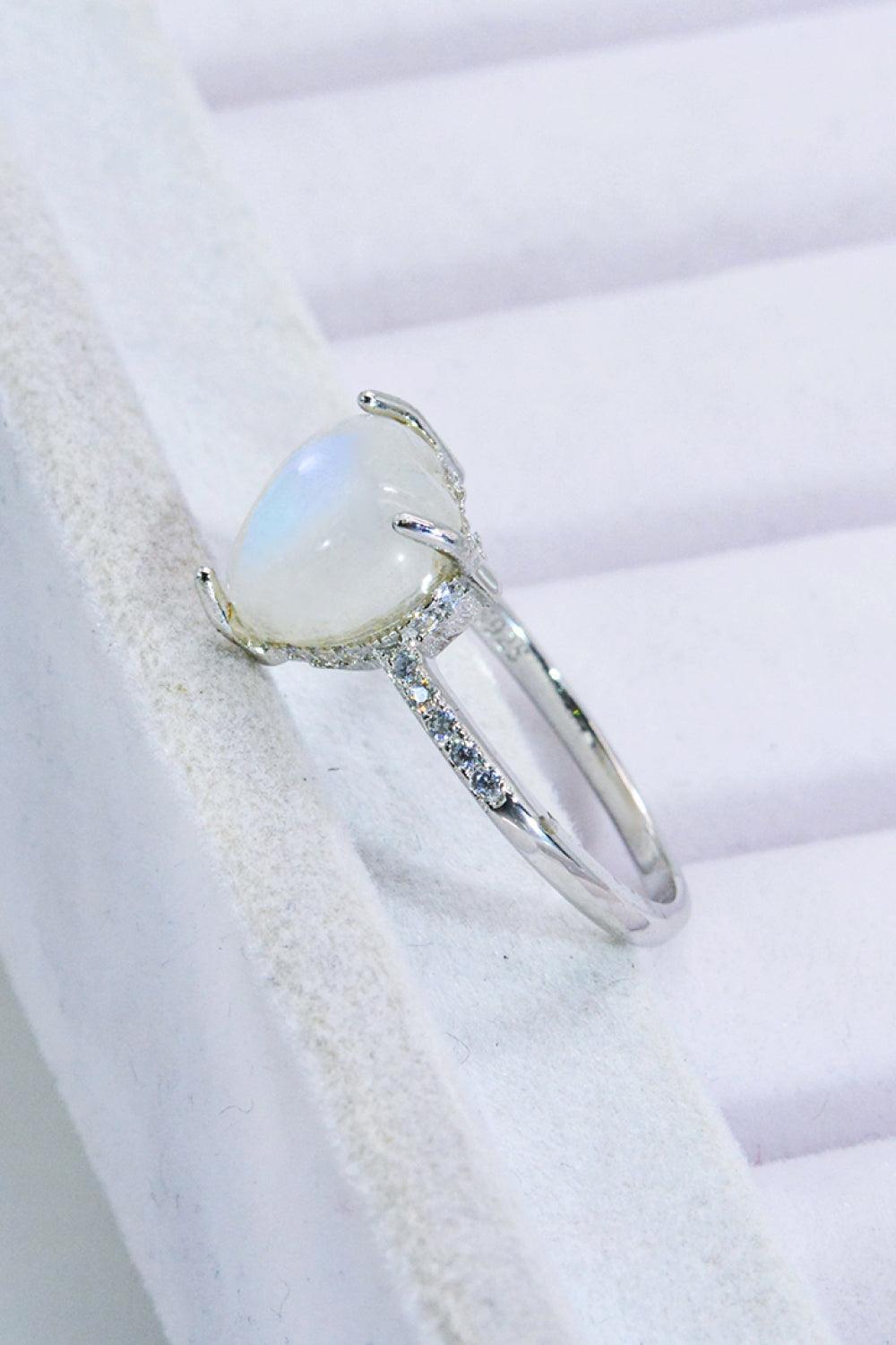 Feel Amazed Heart-Shaped Moonstone Ring - MXSTUDIO.COM