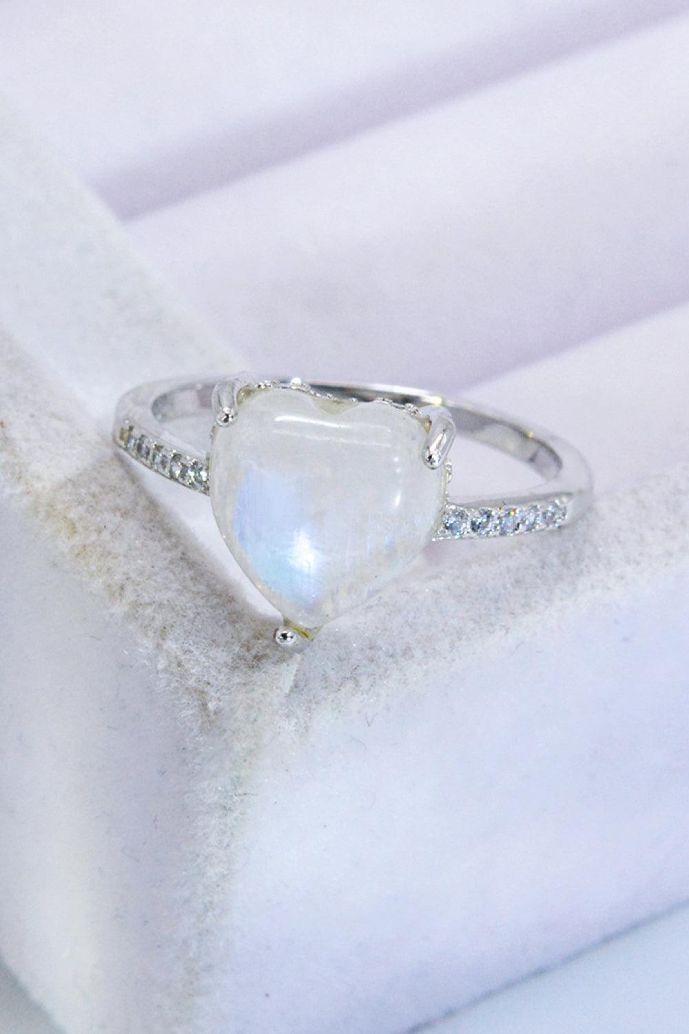 Feel Amazed Heart-Shaped Moonstone Ring - MXSTUDIO.COM