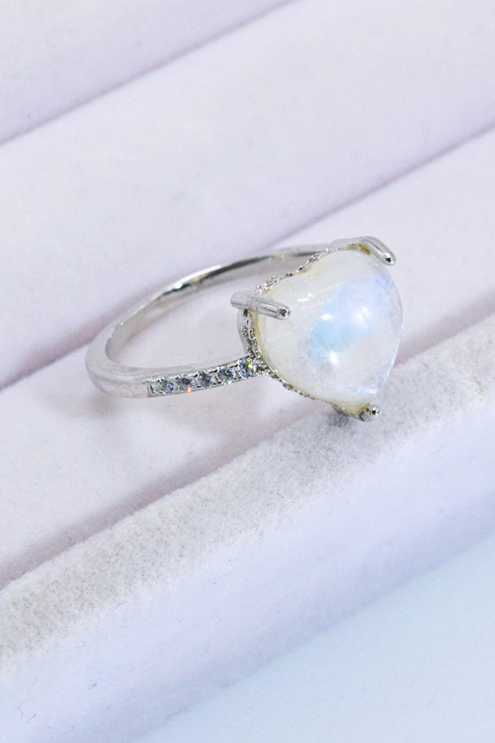 Feel Amazed Heart-Shaped Moonstone Ring - MXSTUDIO.COM