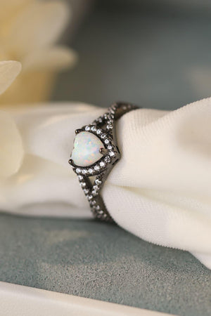 Flaunt Your Style Black Gold-Plated Opal Heart Ring - MXSTUDIO.COM