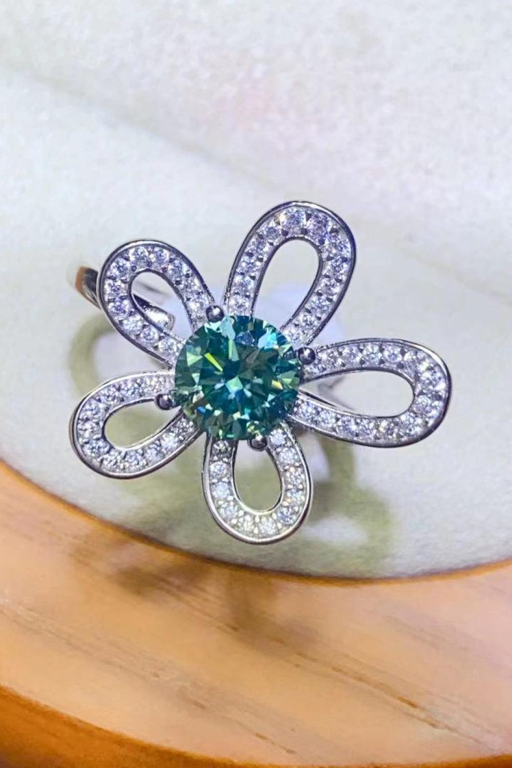 Flower Shape 1 Carat Green Moissanite Ring - MXSTUDIO.COM