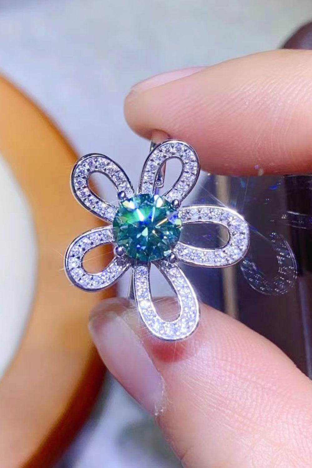 Flower Shape 1 Carat Green Moissanite Ring - MXSTUDIO.COM