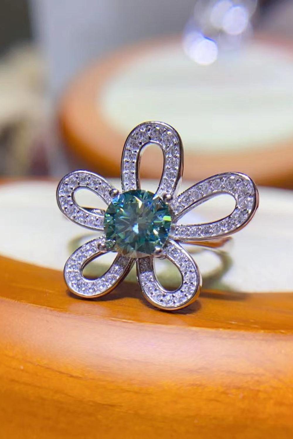 Flower Shape 1 Carat Green Moissanite Ring - MXSTUDIO.COM