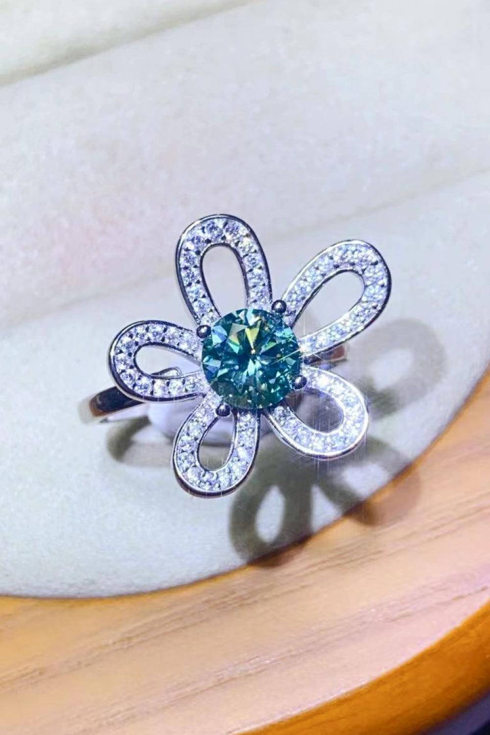 Flower Shape 1 Carat Green Moissanite Ring - MXSTUDIO.COM