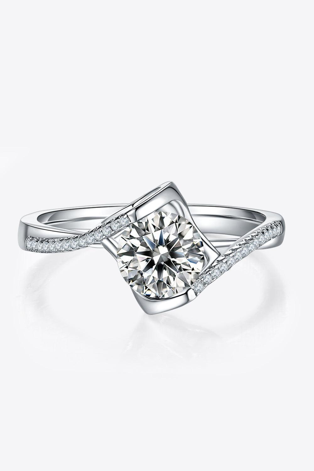 Forever Glow Twisted Band 1 Carat Moissanite Ring - MXSTUDIO.COM