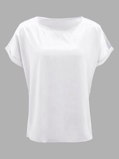 a white t - shirt with short sleeves