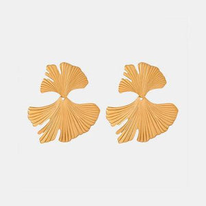 a pair of gold - plated earrings with fan shaped leaves