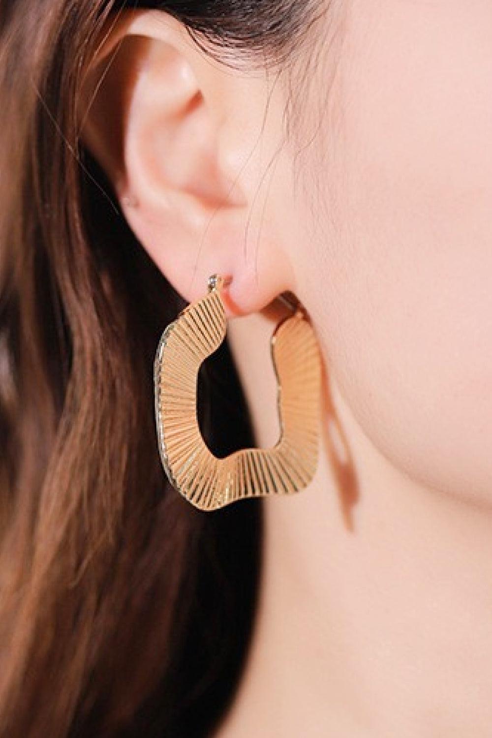 Grandiose Glow 18k Gold Plated Ribbed Hoop Earrings - MXSTUDIO.COM