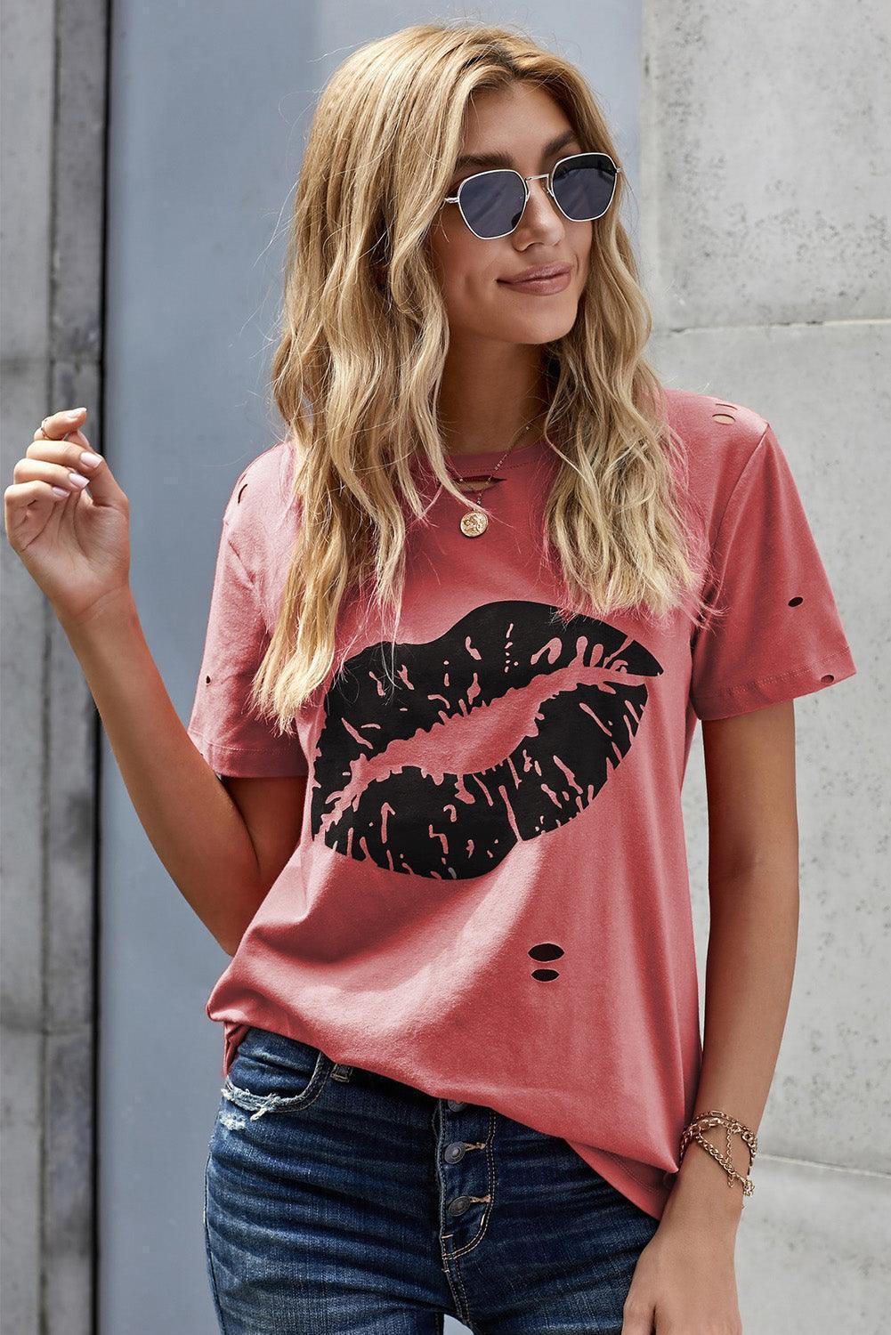 I Want A Kiss Lips Graphic Distressed T-Shirt - MXSTUDIO.COM