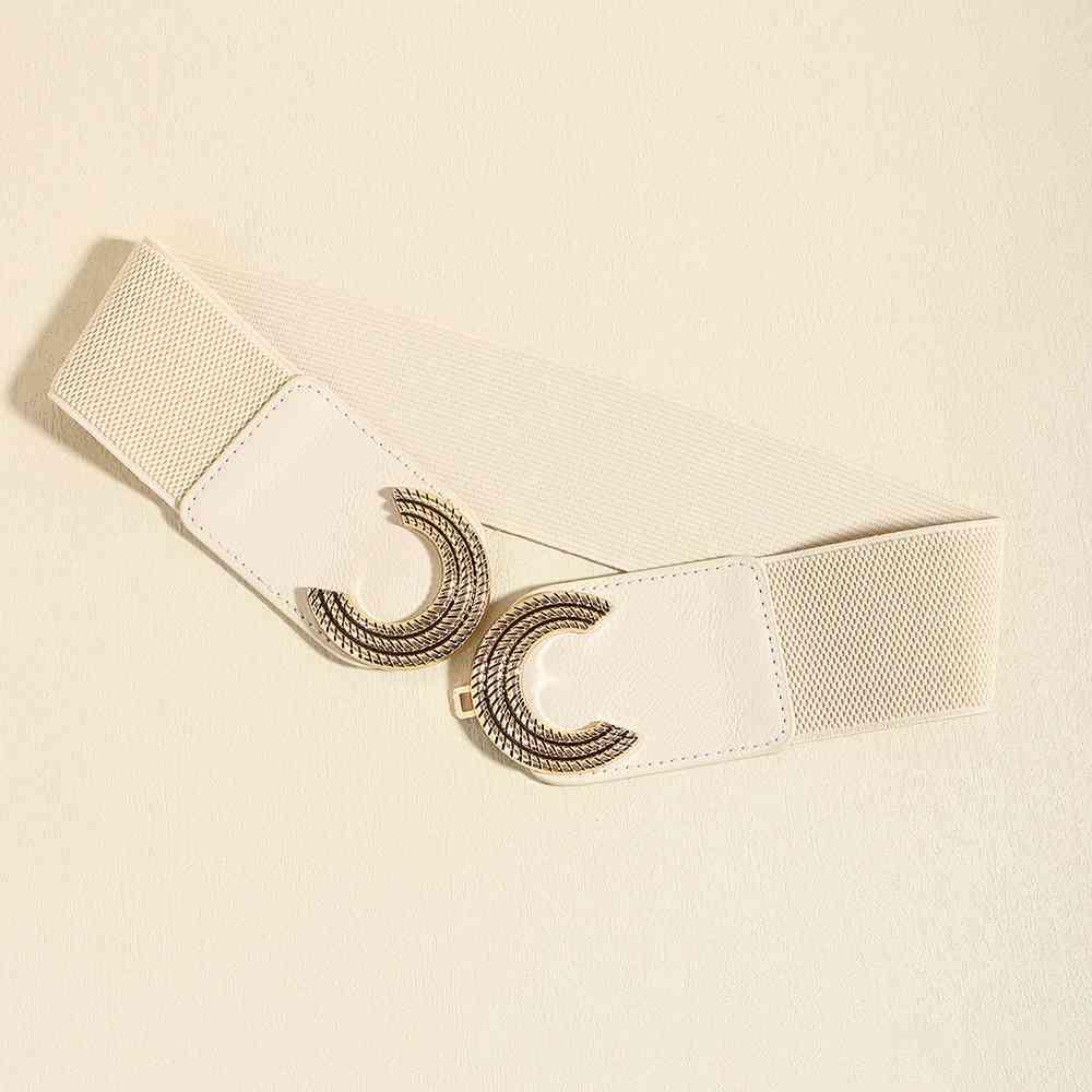 a white belt with two rings on it