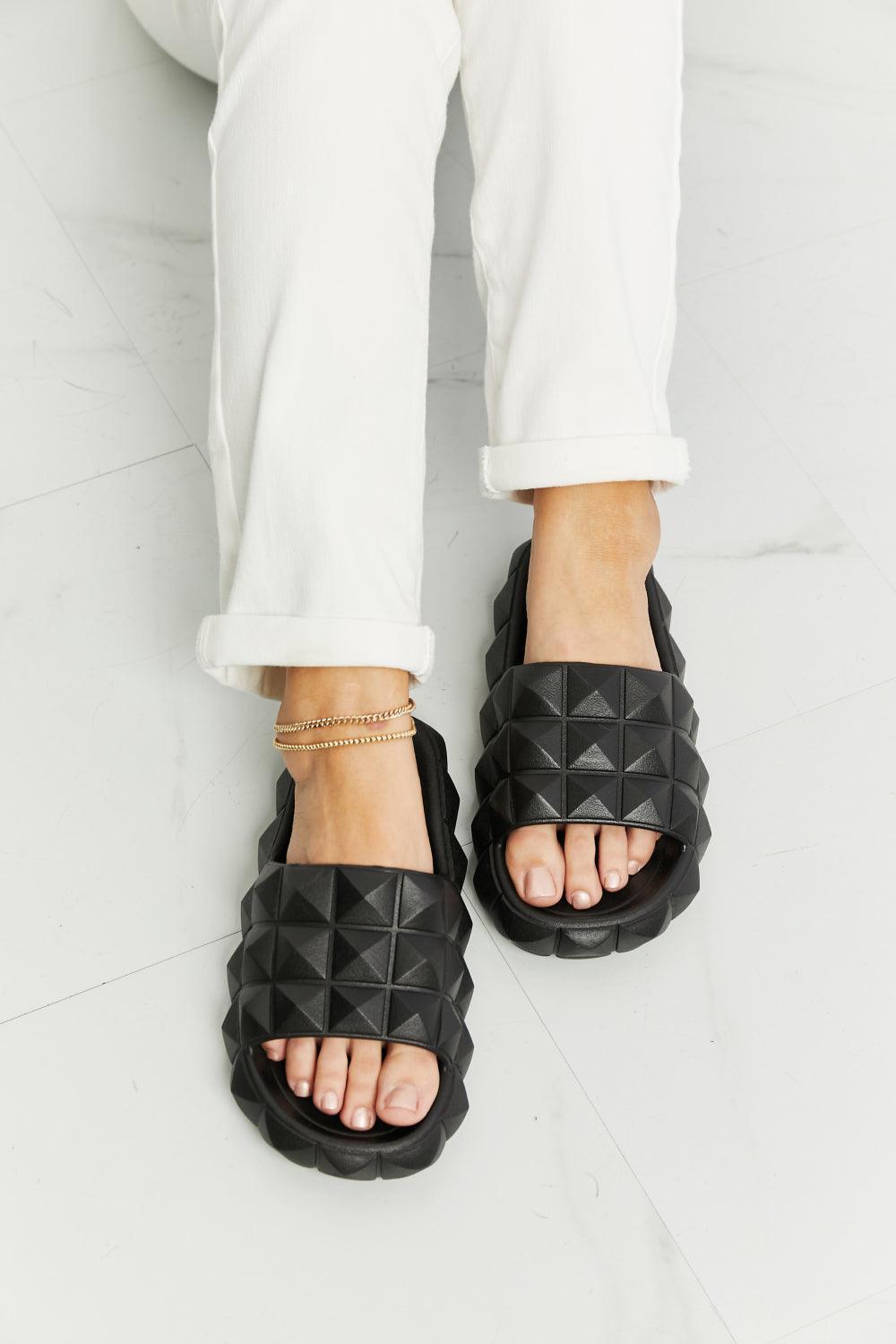 Legend Let's Unwind 3D Stud Black Slide Sandals - MXSTUDIO.COM