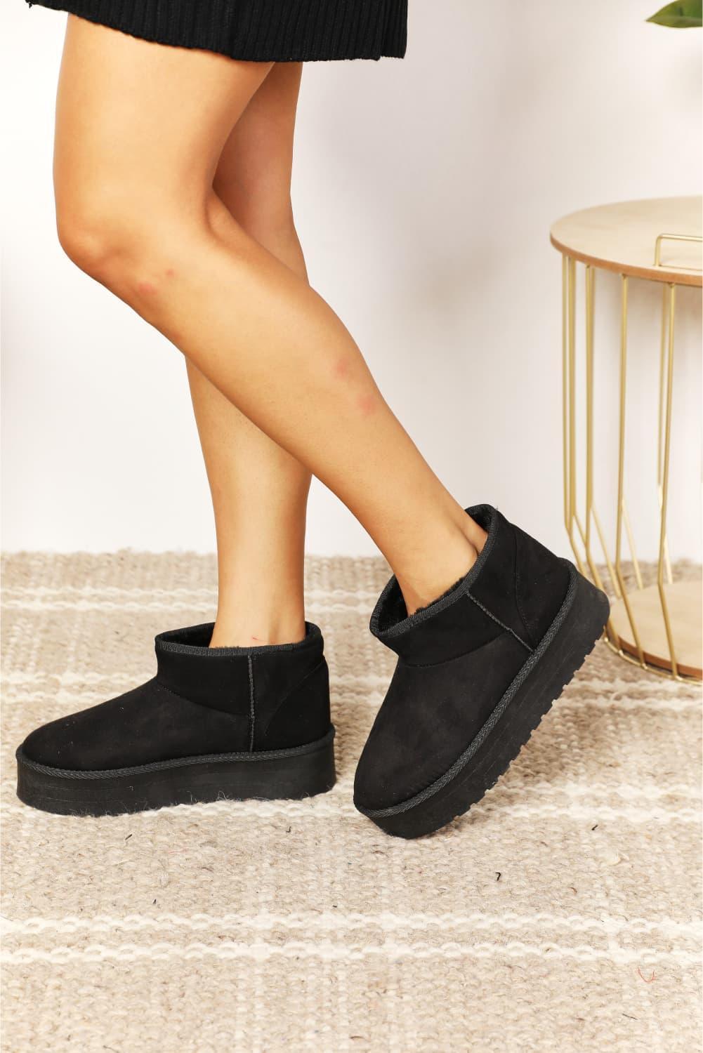 Legend Women's Black Ugg Platform Mini Boots - MXSTUDIO.COM