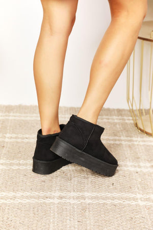 Legend Women's Black Ugg Platform Mini Boots - MXSTUDIO.COM