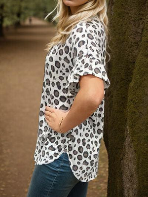 a woman standing next to a tree in a park