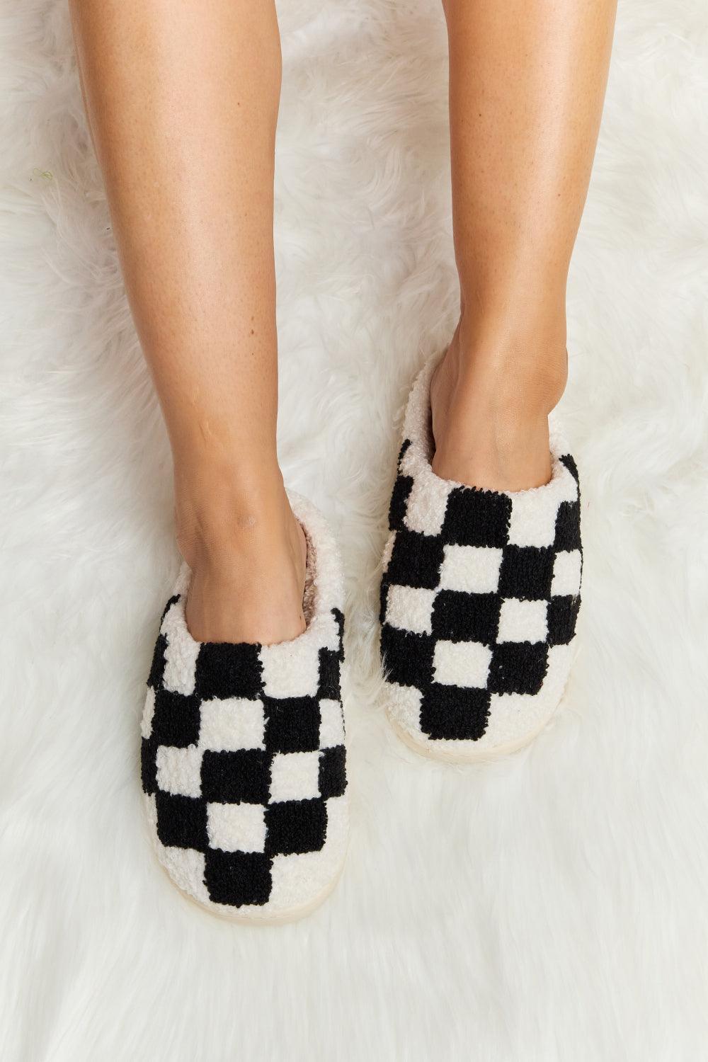 Melody Envelop Your Feet Checkered Print Plush Slippers - MXSTUDIO.COM