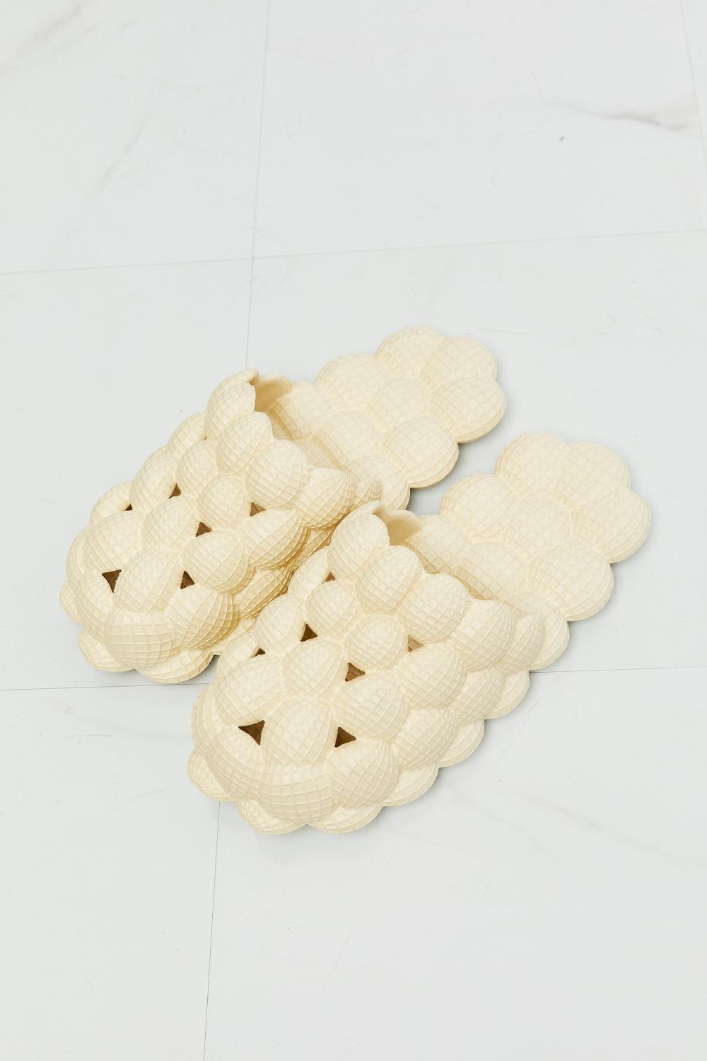 Nook Joi Bubble Pattern Round Toe Cream Slides - MXSTUDIO.COM